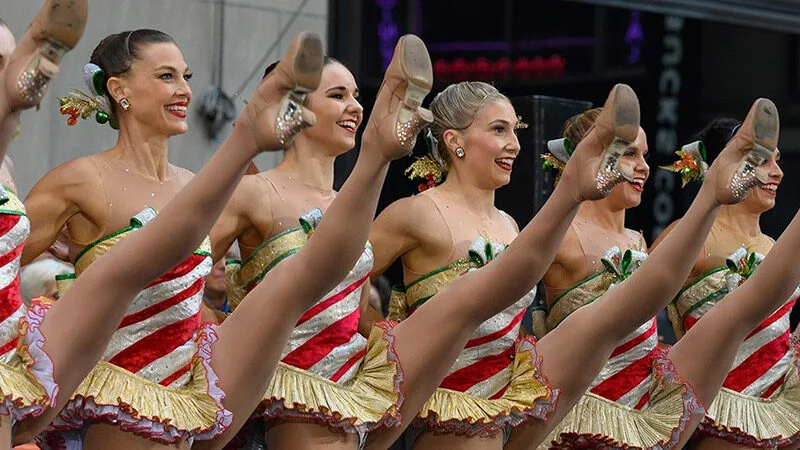 radio city rockettes outside